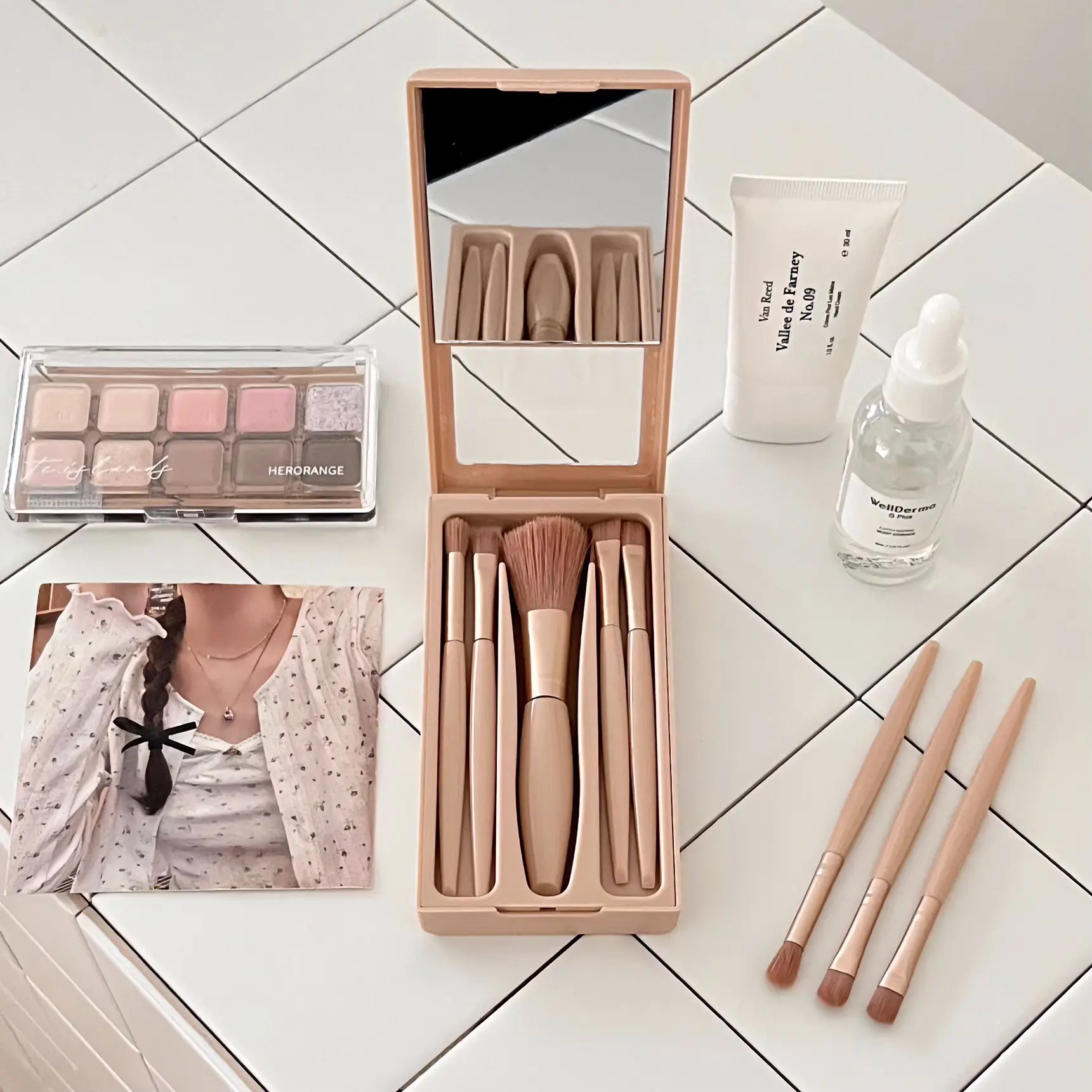 Mini Portable Makeup Brush Set with Mirror Travel Complete β feature 3