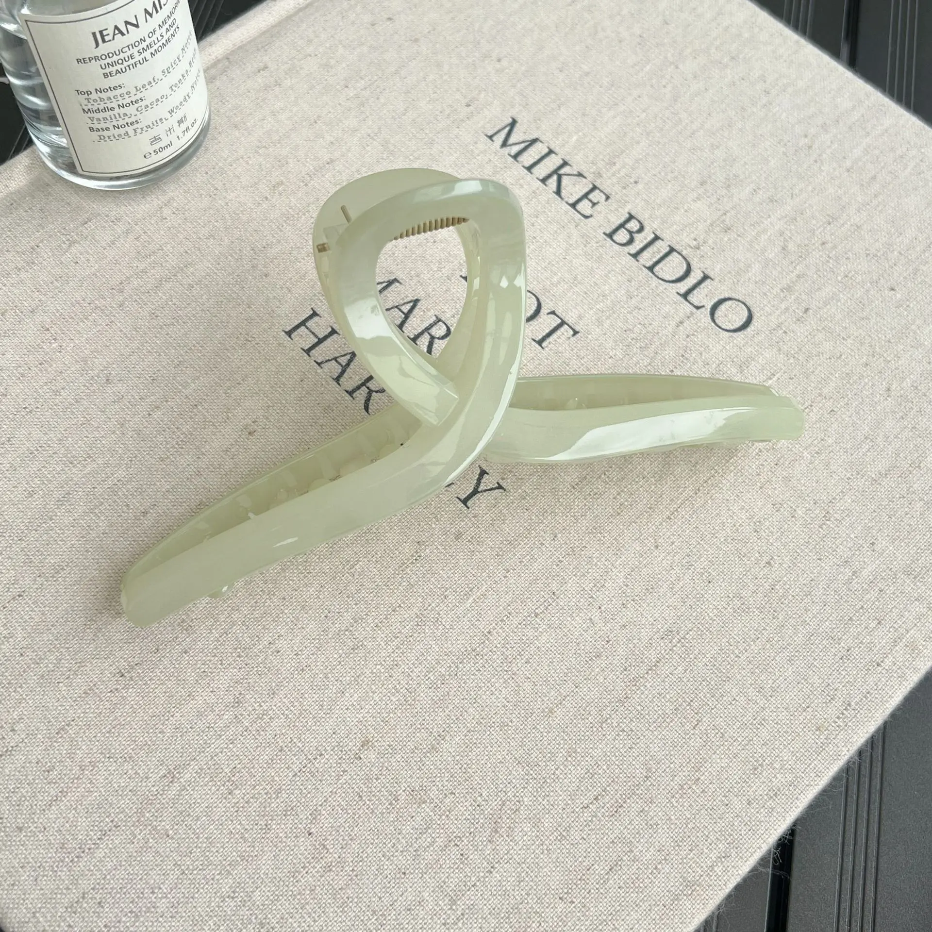 South Korea Vintage Morandi Jelly Hair Clip Large Grab Women Summer Niche Elegant Hairpin Shark Clip - Image 5