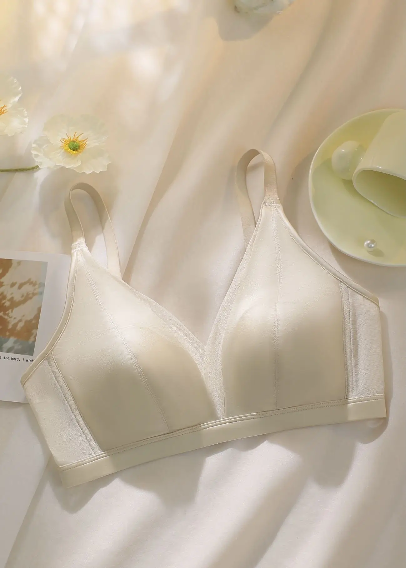 Satin French Mulberry Silk Underwear Women's Traceless Thin Bra — feature 10
