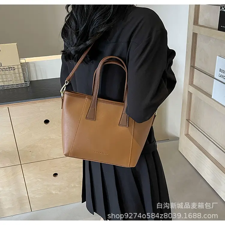 Women Retro Brown Shoulder Bag Large Capacity 2026 — feature 21