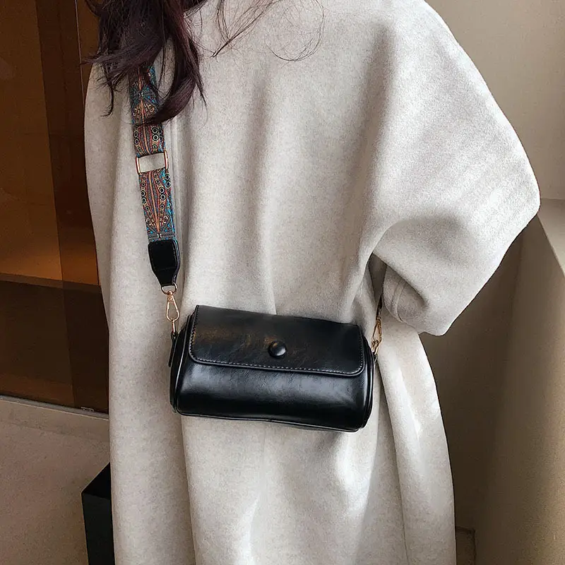 Trendy Brown Crossbody Pillow Bag for Women 2025 - Image 7