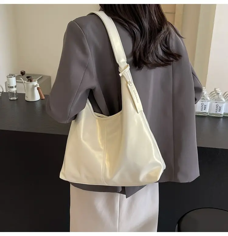 Silver Metallic Shoulder Bag for Women 2024 — feature 23
