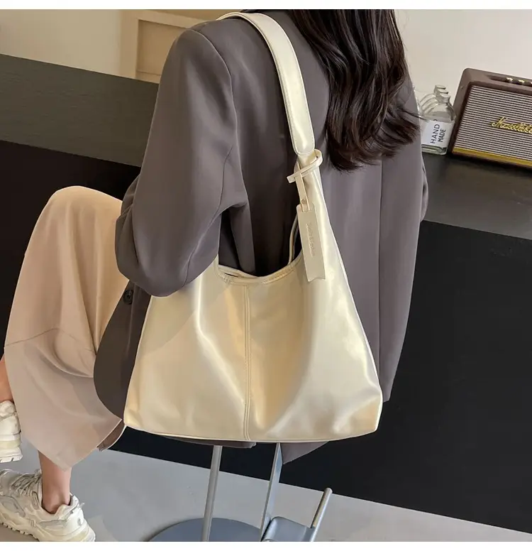 Silver Metallic Shoulder Bag for Women 2024 — feature 25