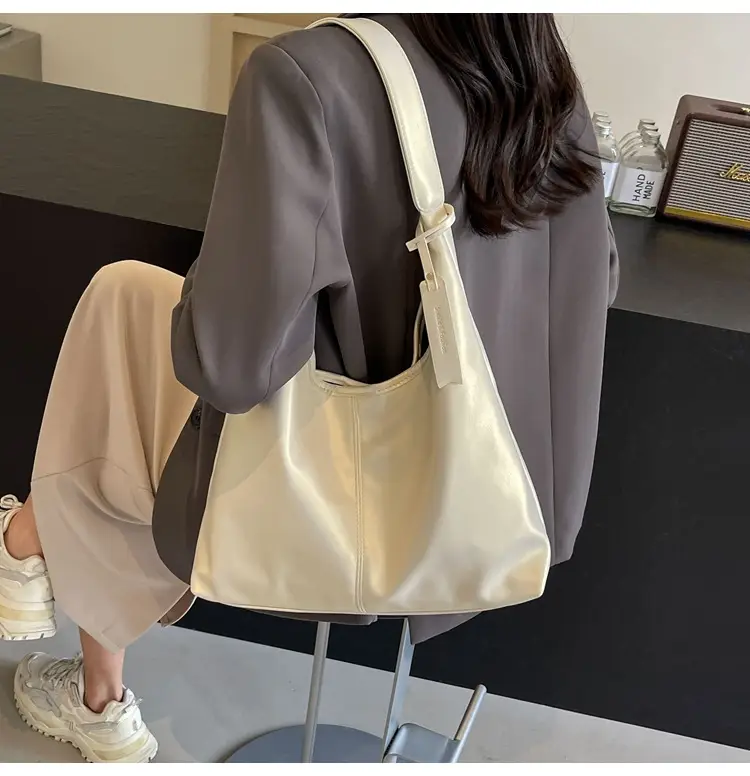 Silver Metallic Shoulder Bag for Women 2024 — feature 26