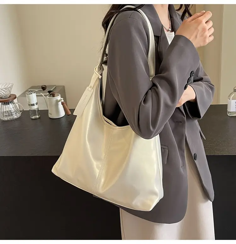 Silver Metallic Shoulder Bag for Women 2024 — feature 27