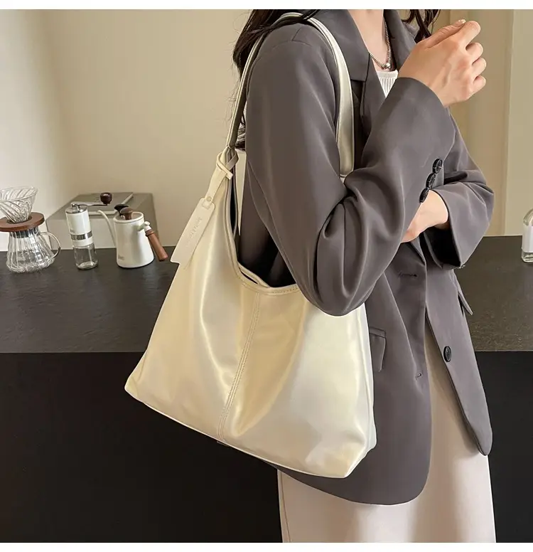 Silver Metallic Shoulder Bag for Women 2024 — feature 28