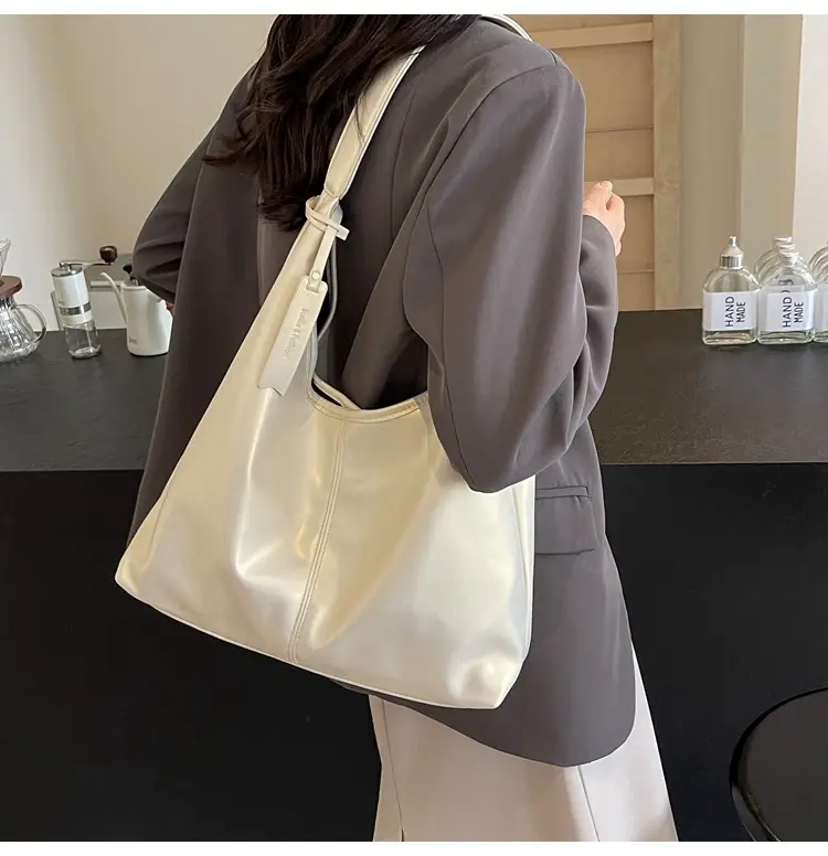Silver Metallic Shoulder Bag for Women 2024 — feature 29