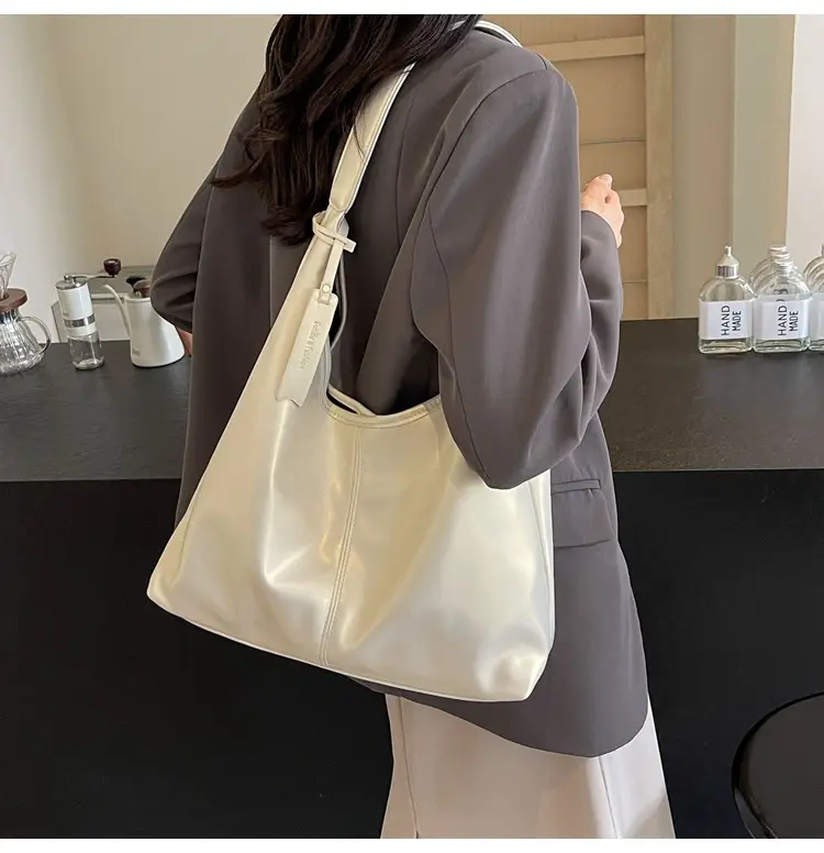 Silver Metallic Shoulder Bag for Women 2024 — feature 30