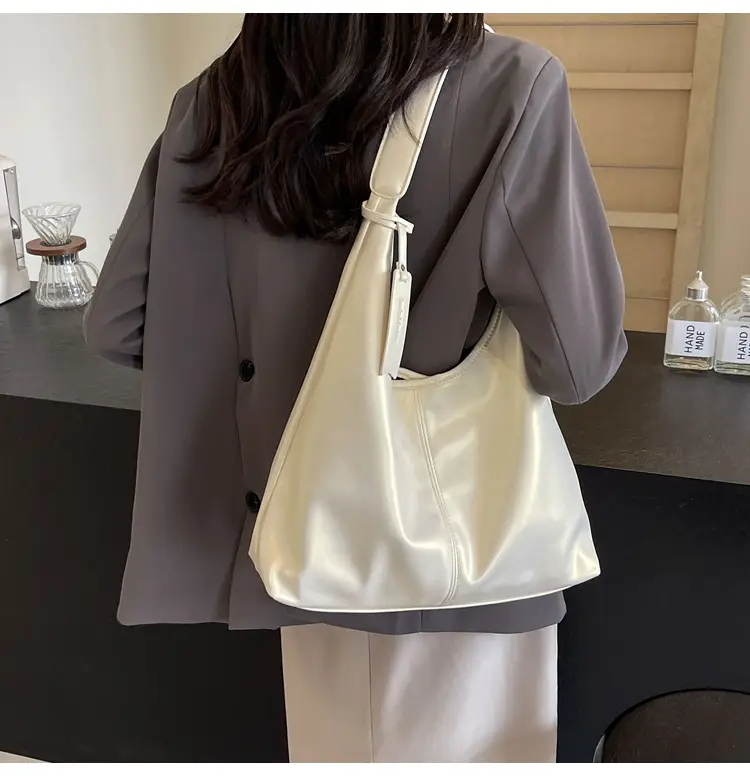Silver Metallic Shoulder Bag for Women 2024 — feature 31