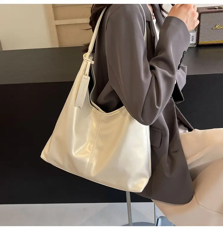 Silver Metallic Shoulder Bag for Women 2024 — feature 33