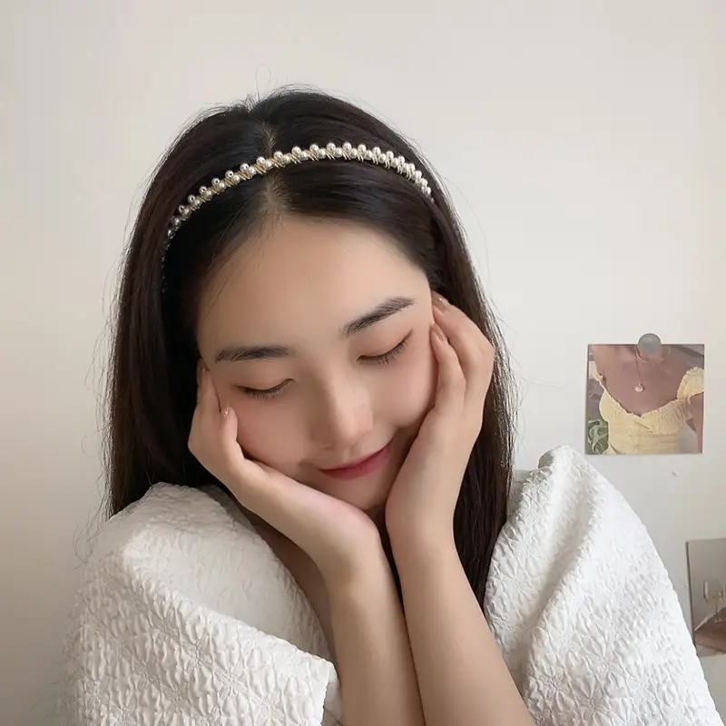 French Light Luxury Semi-Round Diamond-Encrusted Hair Clips — feature 3