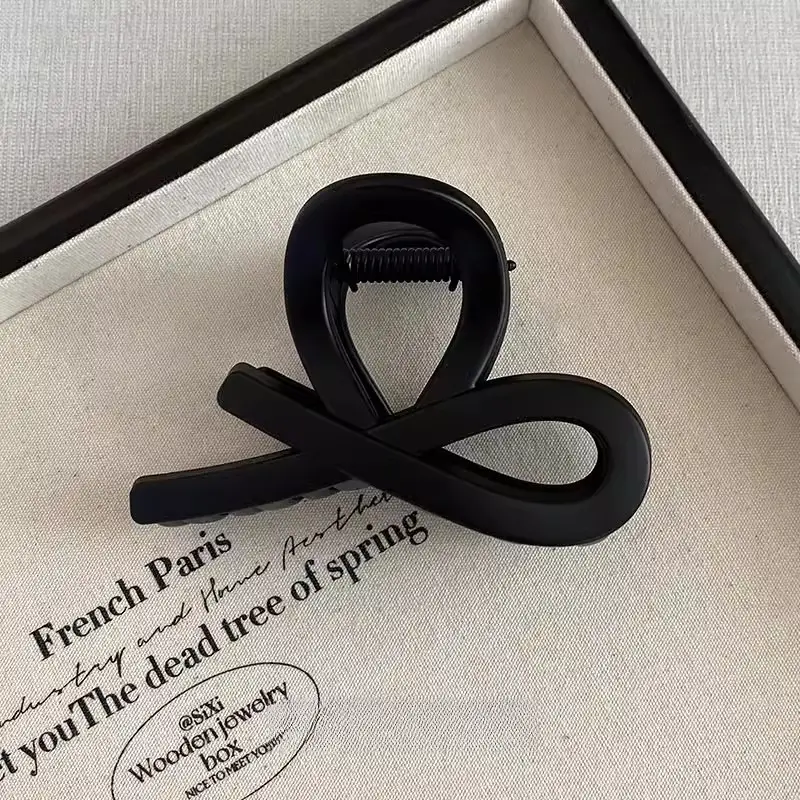 Niche Design Half Hair Grip Clip for Women 8cm - Image 3