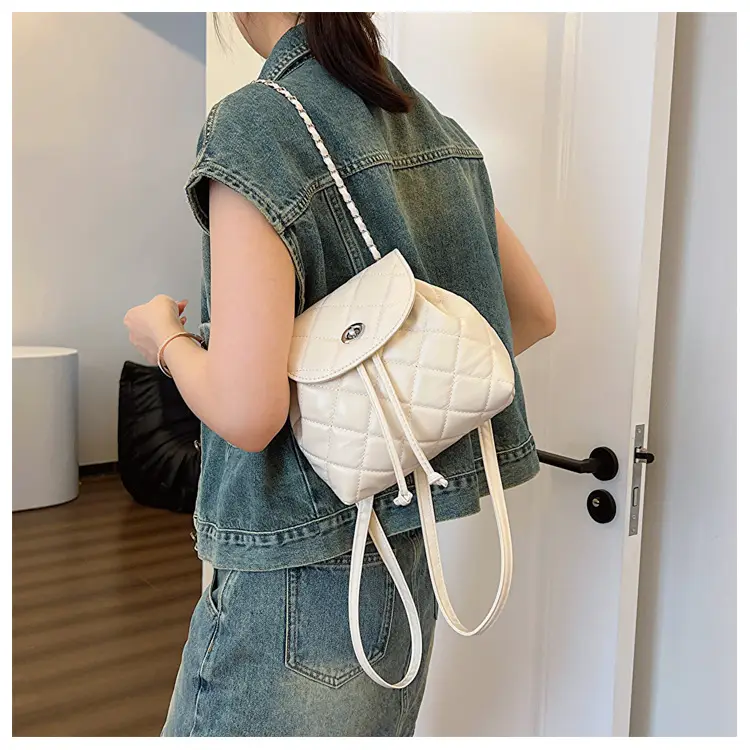 Korean Style Rhombic Chain Shoulder Bag 2024 — feature 17