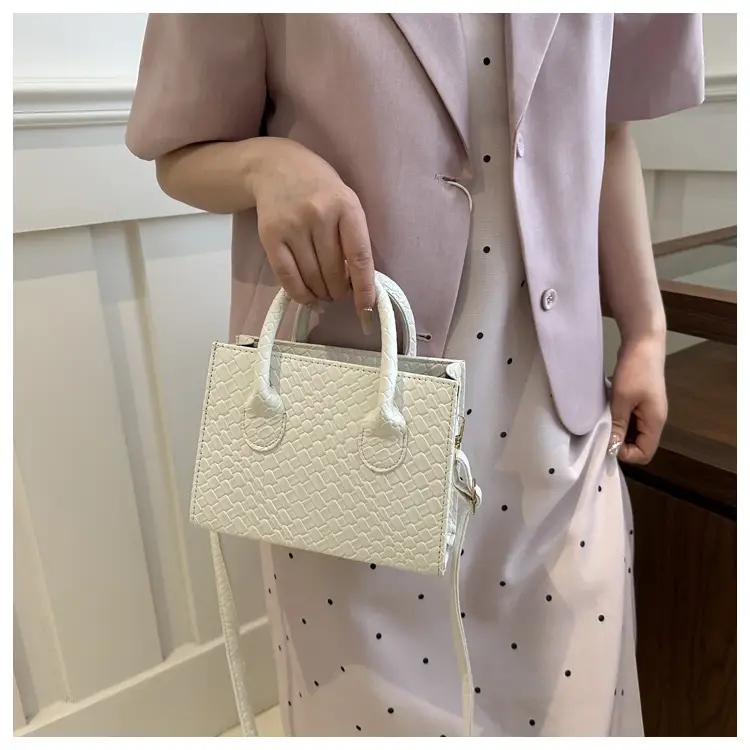 Retro Woven Shoulder Crossbody Bag Brown 2024 — feature 13