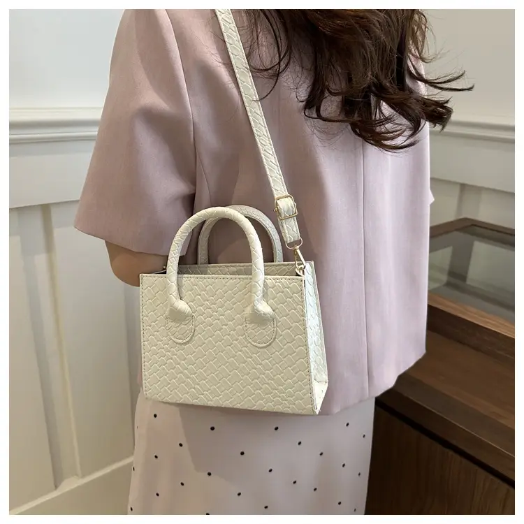Retro Woven Shoulder Crossbody Bag Brown 2024 — feature 14