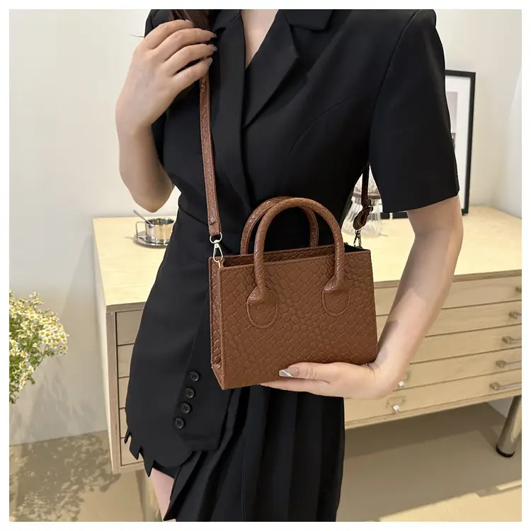 Retro Woven Shoulder Crossbody Bag Brown 2024 — feature 16