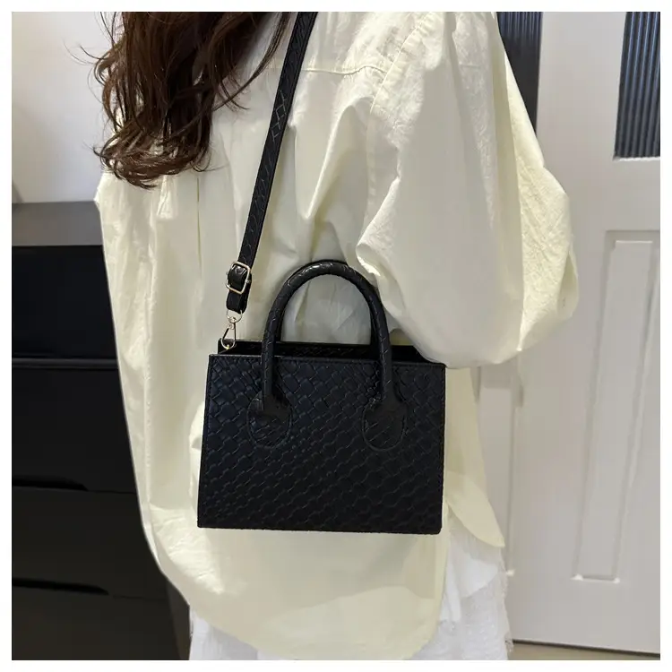 Retro Woven Shoulder Crossbody Bag Brown 2024 — feature 18