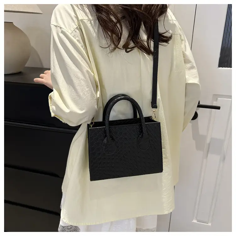 Retro Woven Shoulder Crossbody Bag Brown 2024 — feature 20