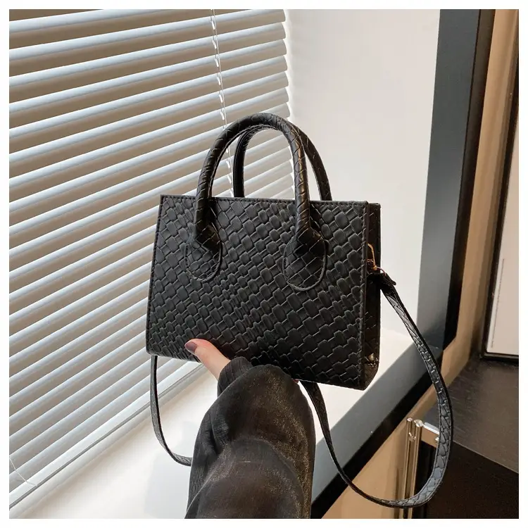 Retro Woven Shoulder Crossbody Bag Brown 2024 — feature 21