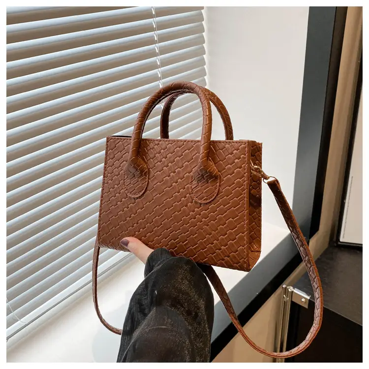 Retro Woven Shoulder Crossbody Bag Brown 2024 — feature 22