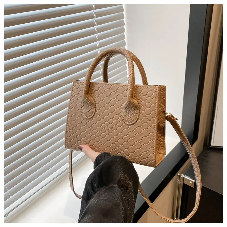 Retro Woven Shoulder Crossbody Bag Brown 2024 — feature 23