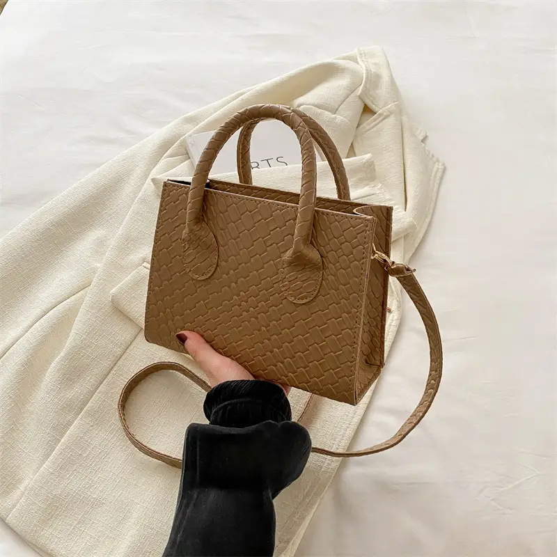 Retro Woven Shoulder Crossbody Bag Brown 2024 - Image 4
