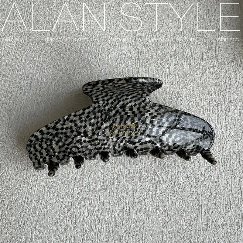 Alan French High-end Hair Claw Clip Zhang Xiaohui Acetic Acid Vintage Camila — feature 6
