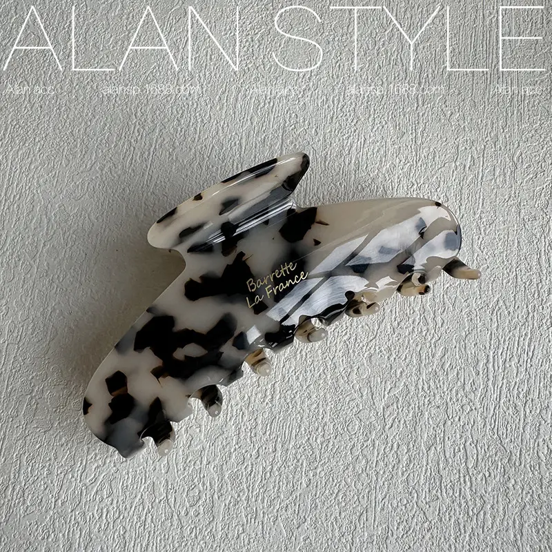 Alan French High-end Hair Claw Clip Zhang Xiaohui Acetic Acid Vintage Camila — feature 7