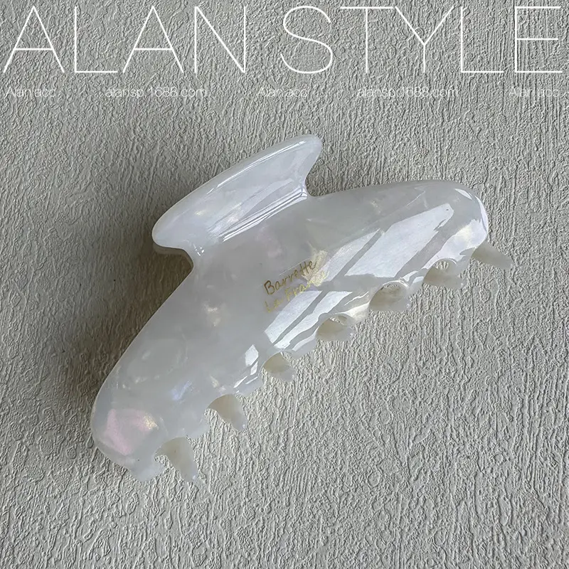 Alan French High-end Hair Claw Clip Zhang Xiaohui Acetic Acid Vintage Camila — feature 8