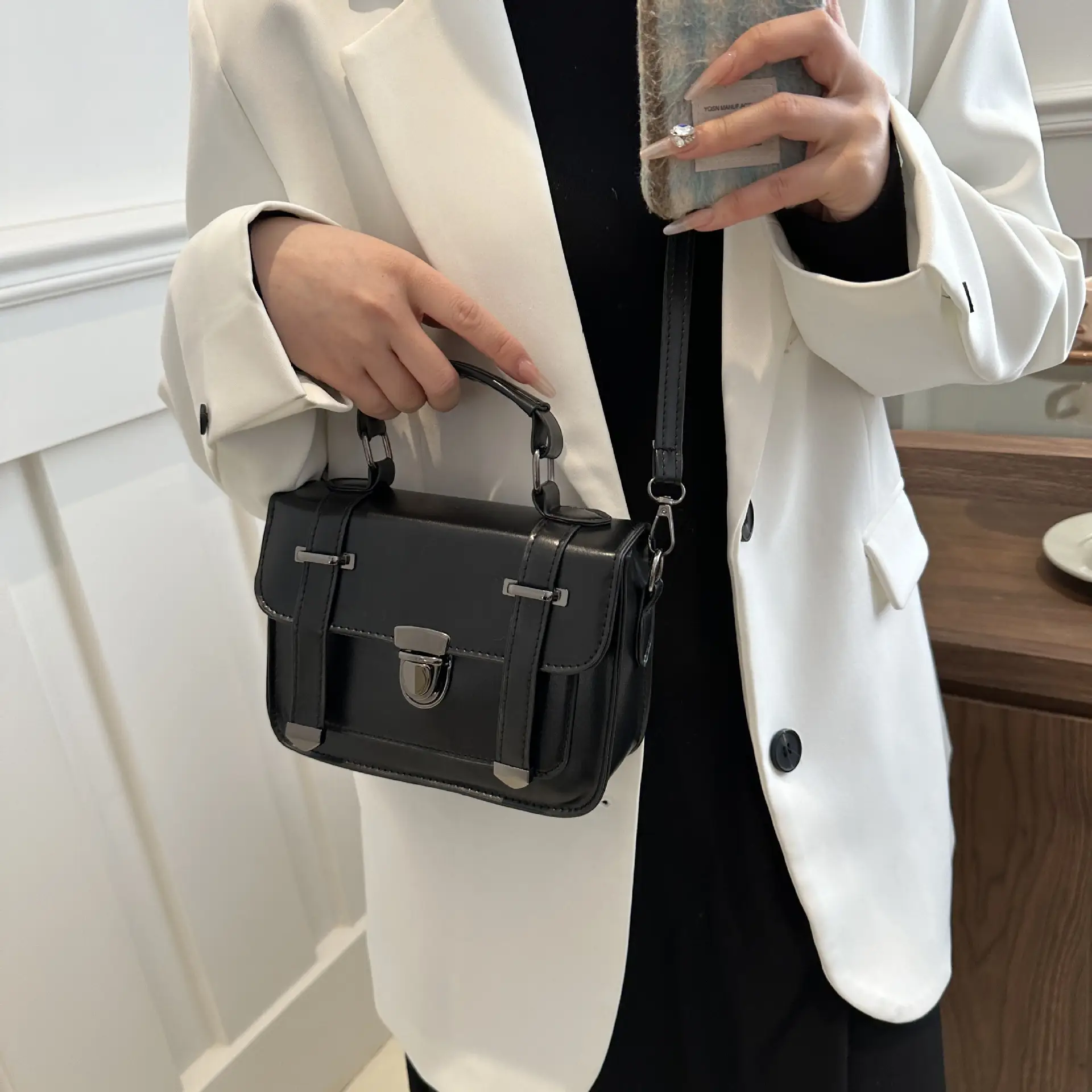 White British Style Crossbody Bag for Women 2025 — feature 11