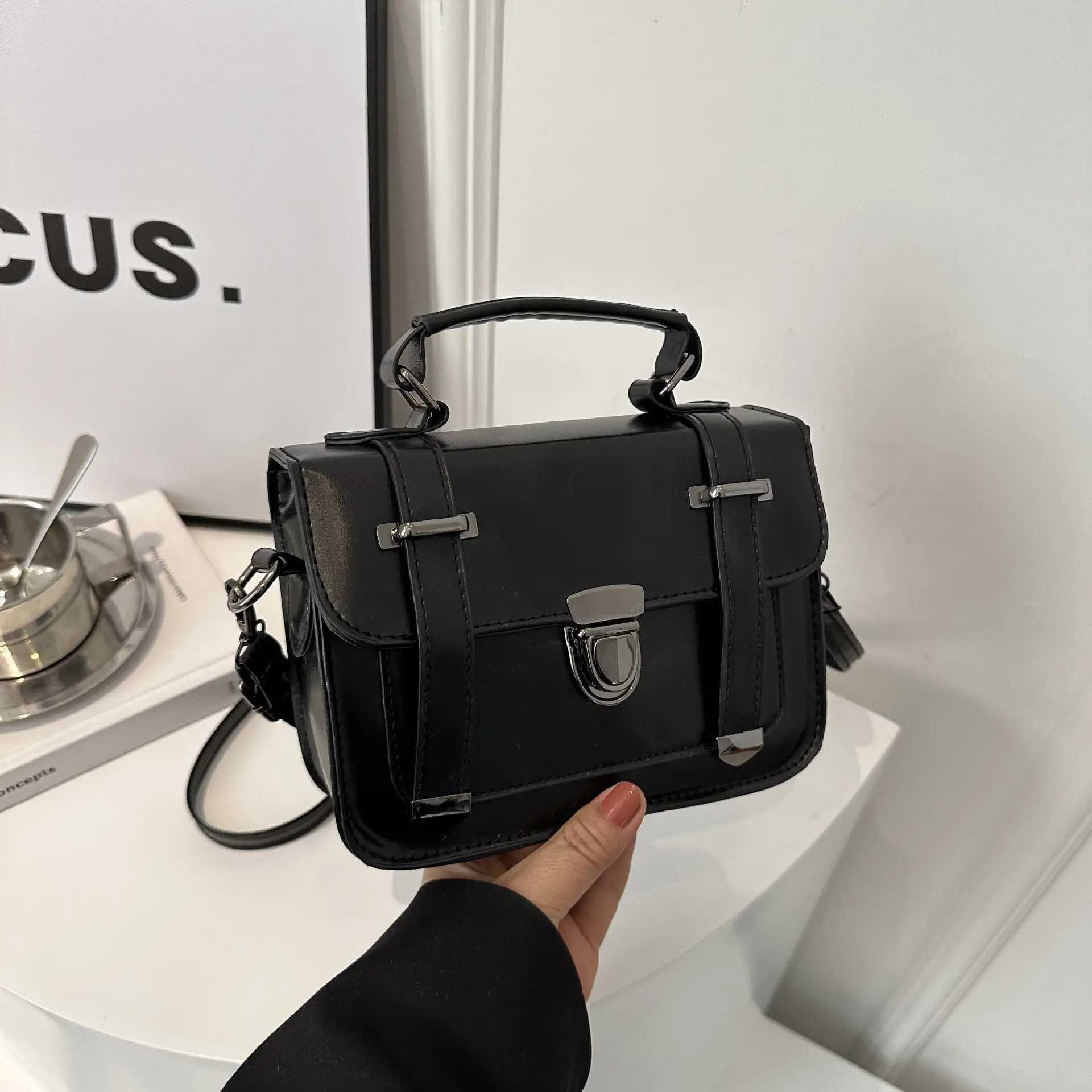 White British Style Crossbody Bag for Women 2025 — feature 18