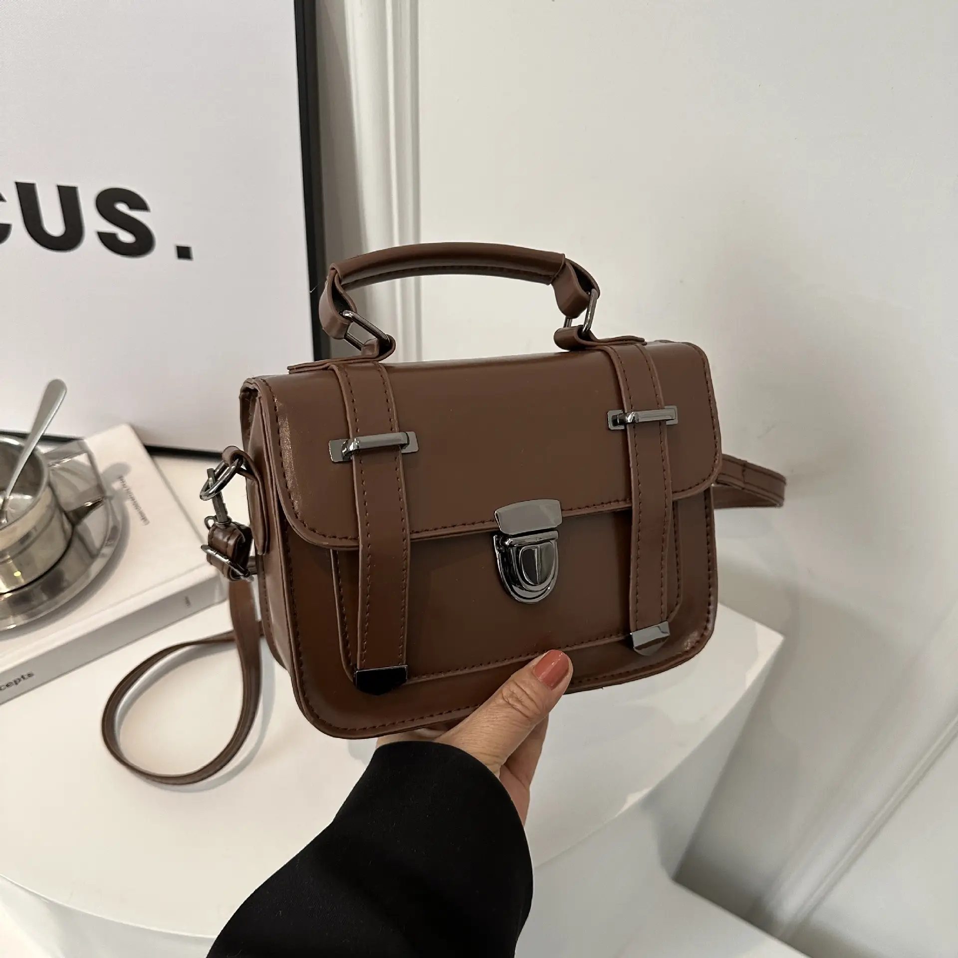 White British Style Crossbody Bag for Women 2025 — feature 19