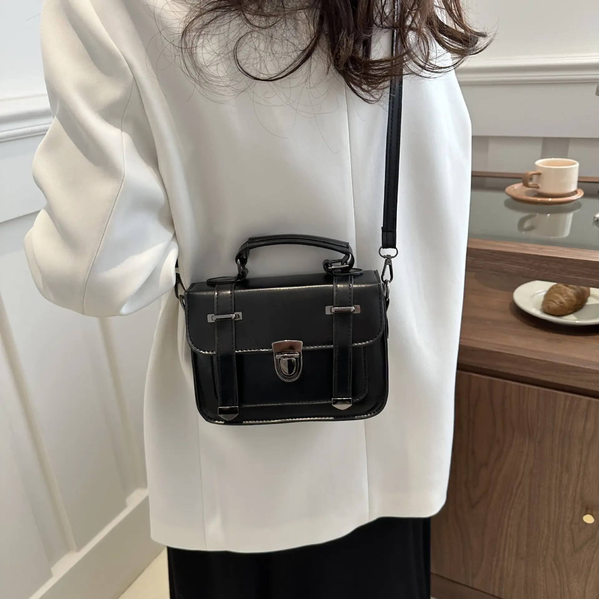 White British Style Crossbody Bag for Women 2025 — feature 9