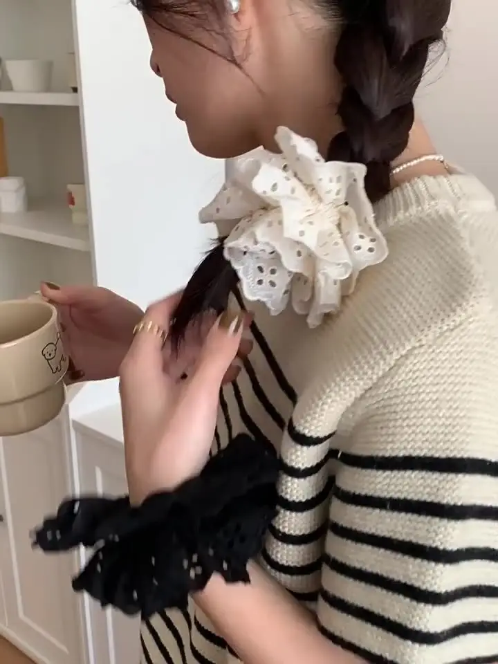 Lace Hair Tie with French Vintage Design — feature 5