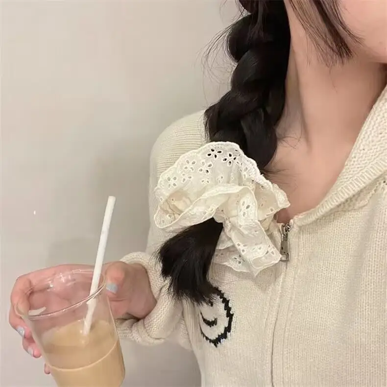 Lace Hair Tie with French Vintage Design — feature 7