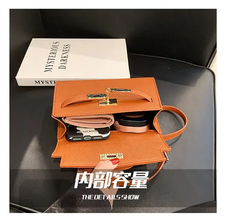 Women's Beige Leather Shoulder Bag with Gold Plated Hardware — feature 15