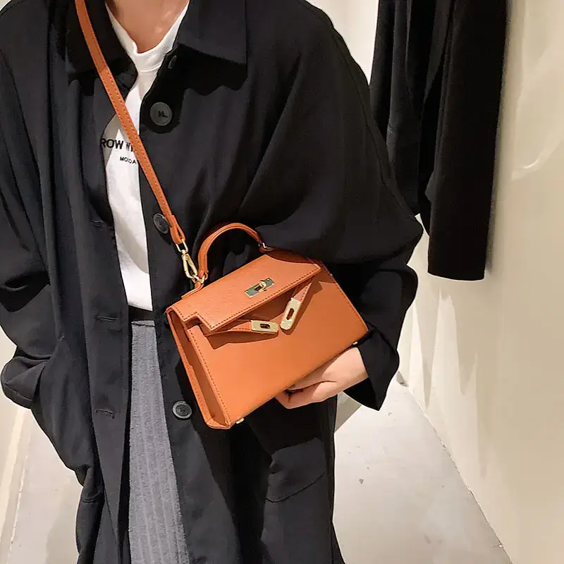 Women's Beige Leather Shoulder Bag with Gold Plated Hardware — feature 28