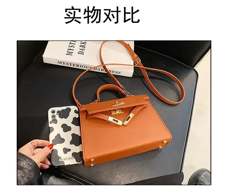 Women's Beige Leather Shoulder Bag with Gold Plated Hardware — feature 8