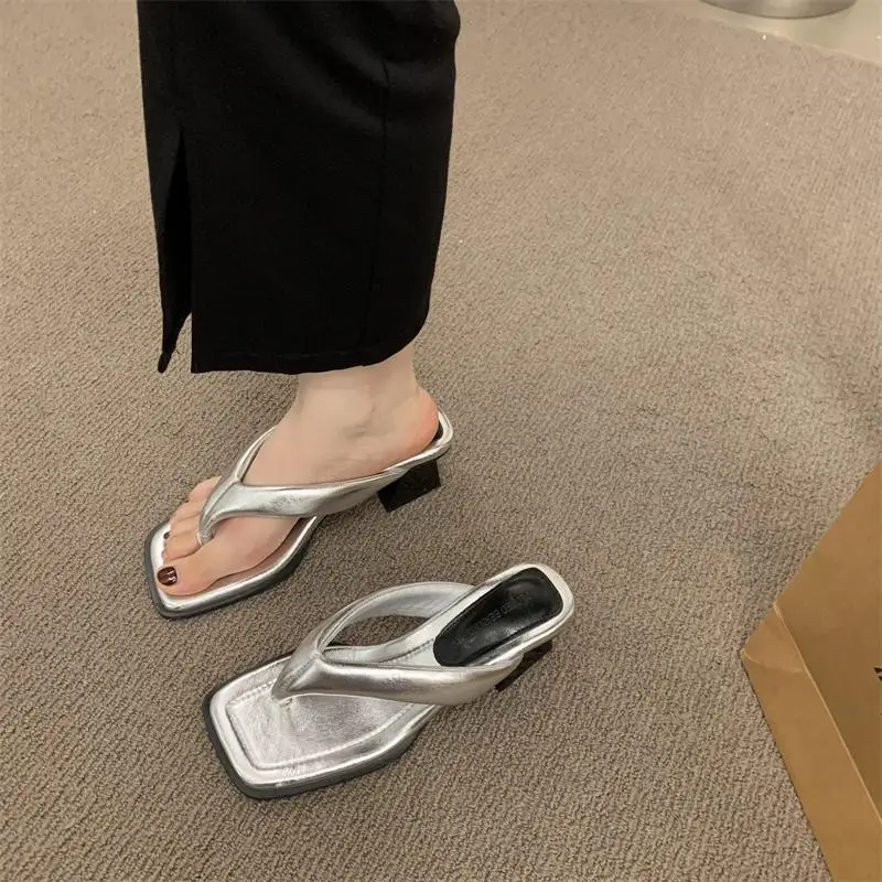 2025 Women's Black Heel Sandals Large White — feature 9
