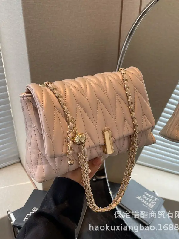 Black Quilted Chain Shoulder Bag for Women 2024 - Image 7