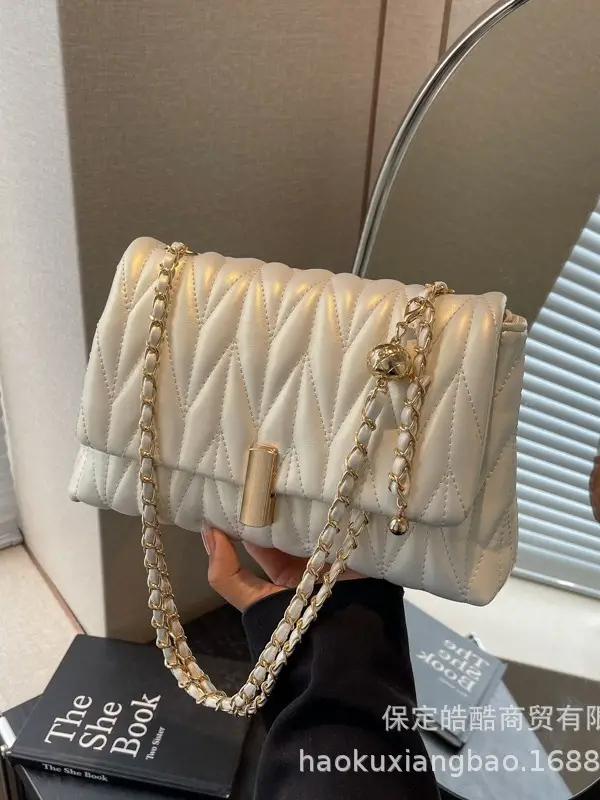 Black Quilted Chain Shoulder Bag for Women 2024 - Image 8