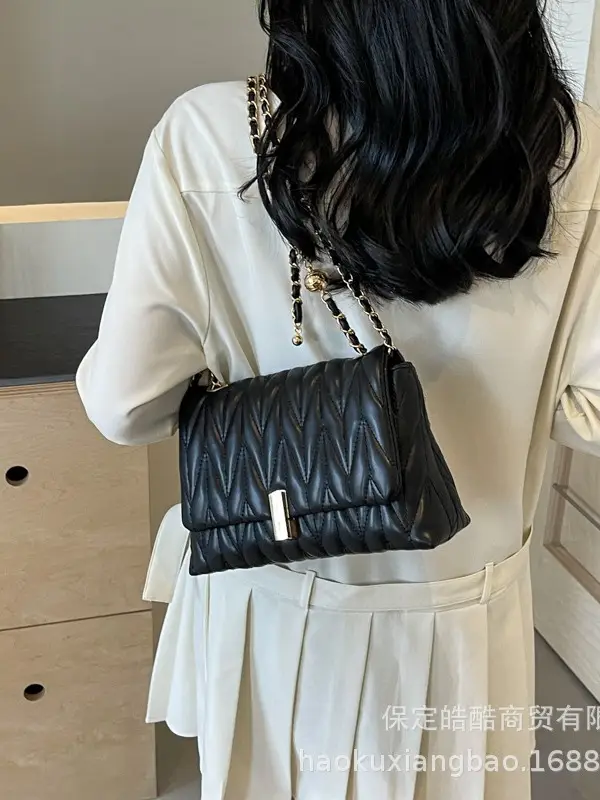 Black Quilted Chain Shoulder Bag for Women 2024 - Image 9