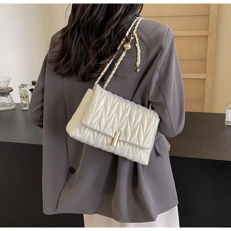 Black Quilted Chain Shoulder Bag for Women 2024 — feature 19