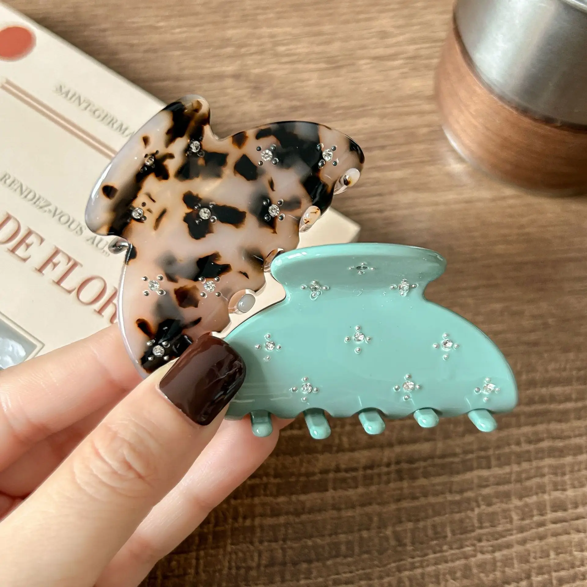 Acetate Shark Clip with Diamond & Pearl Design