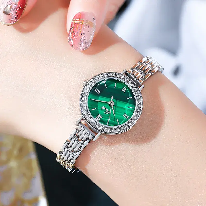 Gold Light Luxury Women's Quartz Watch with Alloy Bracelet - Image 4