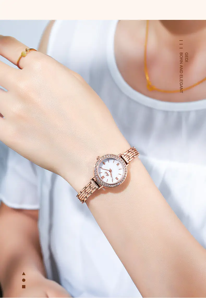 Gold Light Luxury Women's Quartz Watch with Alloy Bracelet — feature 7