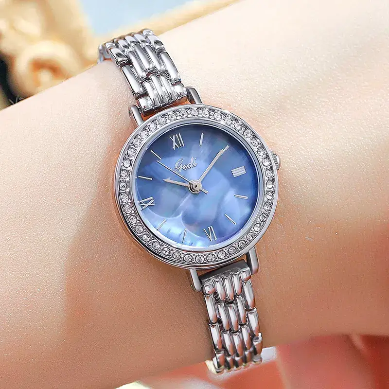 Gold Light Luxury Women's Quartz Watch with Alloy Bracelet - Image 2
