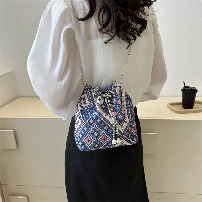 Women's Pearl Chain Crossbody Bag 2025 New Ethnic Style - Image 5