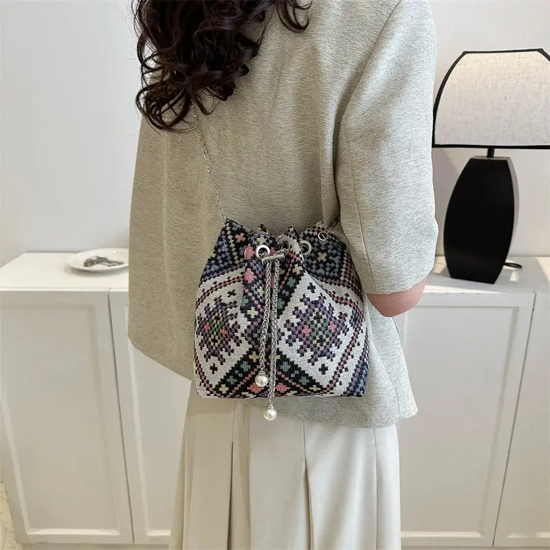 Women's Pearl Chain Crossbody Bag 2025 New Ethnic Style - Image 7