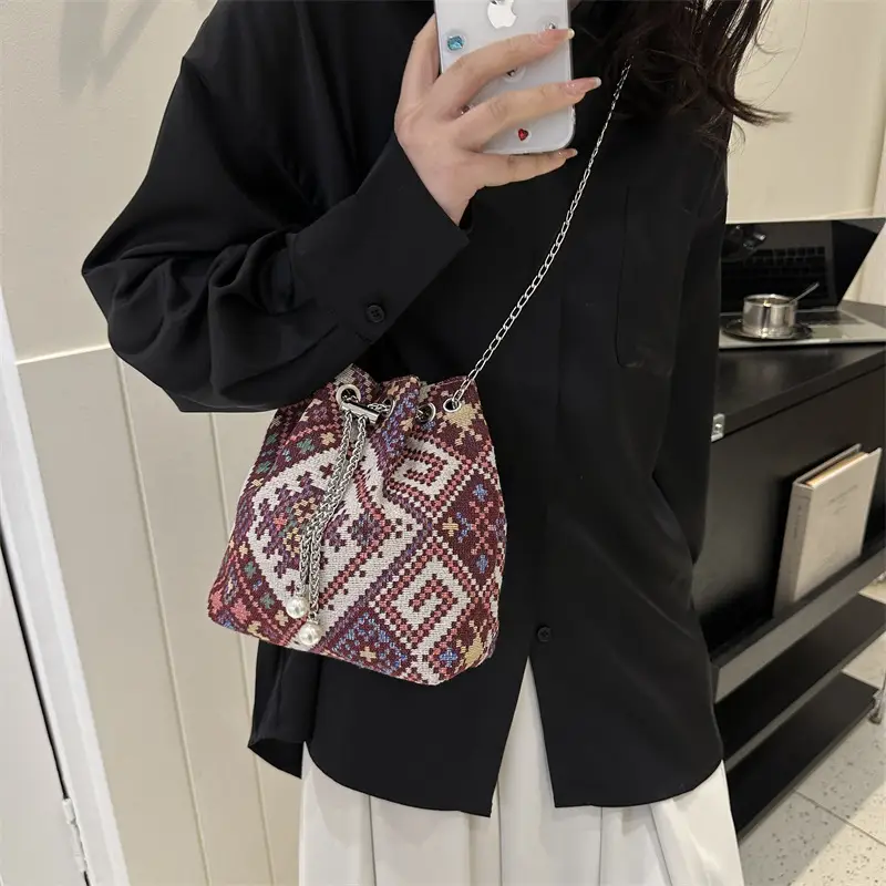 Women's Pearl Chain Crossbody Bag 2025 New Ethnic Style - Image 8